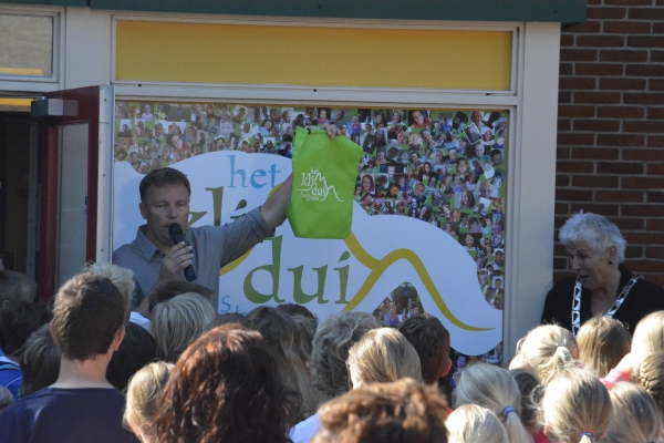 Foto’s onthulling schoolnaam