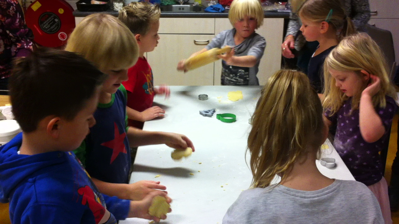 Koekjes bakken voor het goede doel.