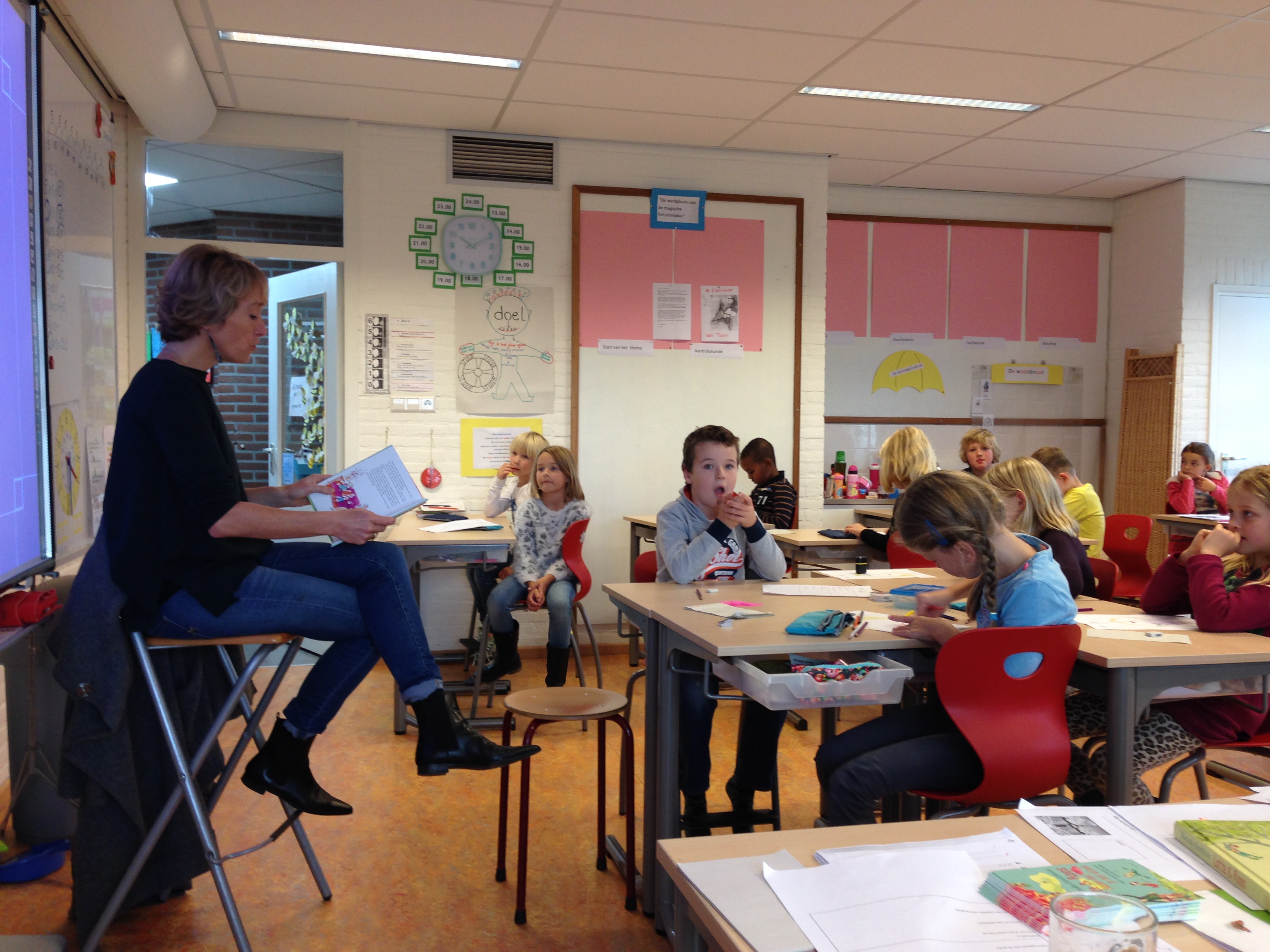 Groep 4/5 - Schrijfster Marieke Smithuis op school