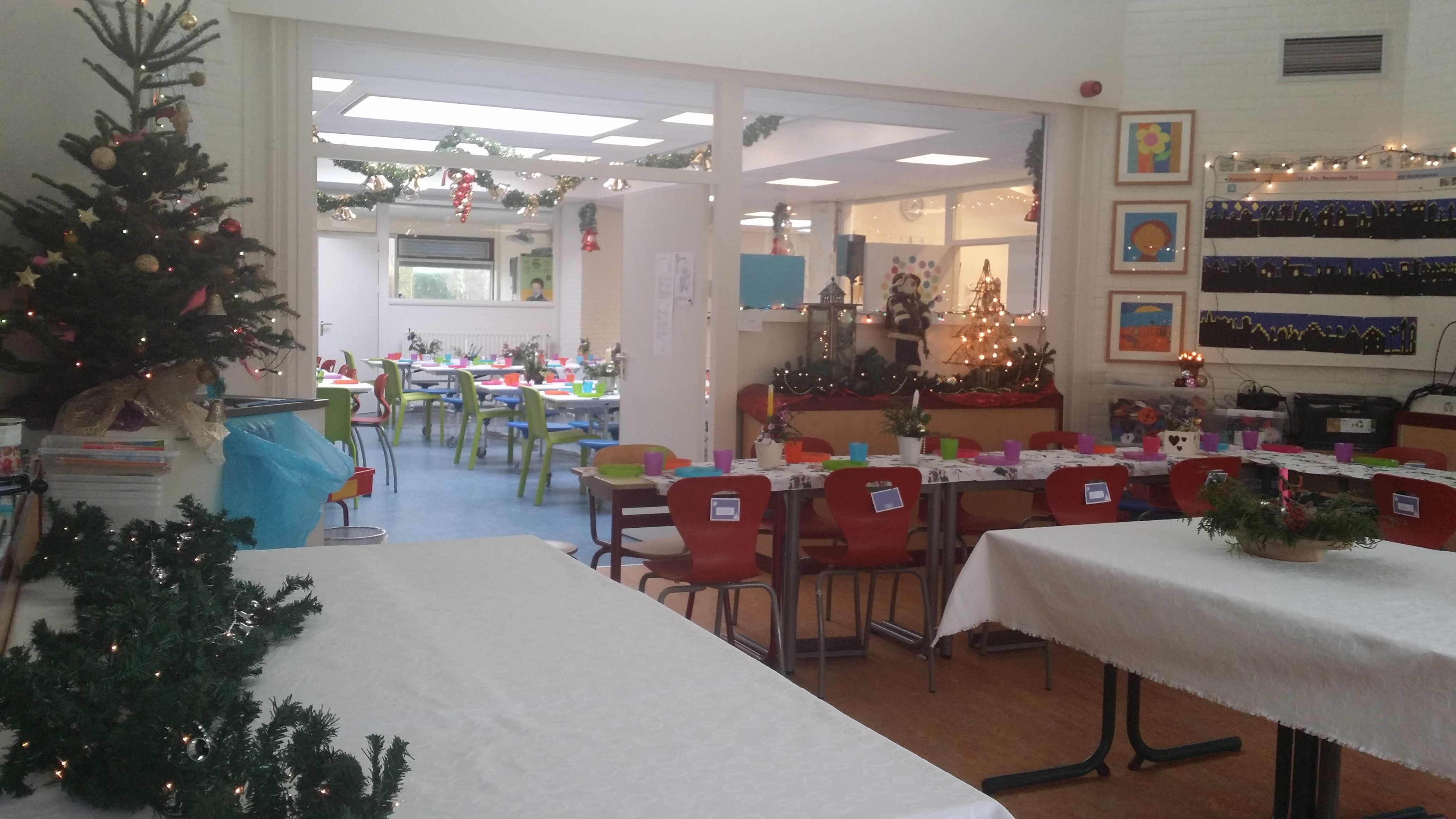 groep 7 is klaar voor het Kerstdiner